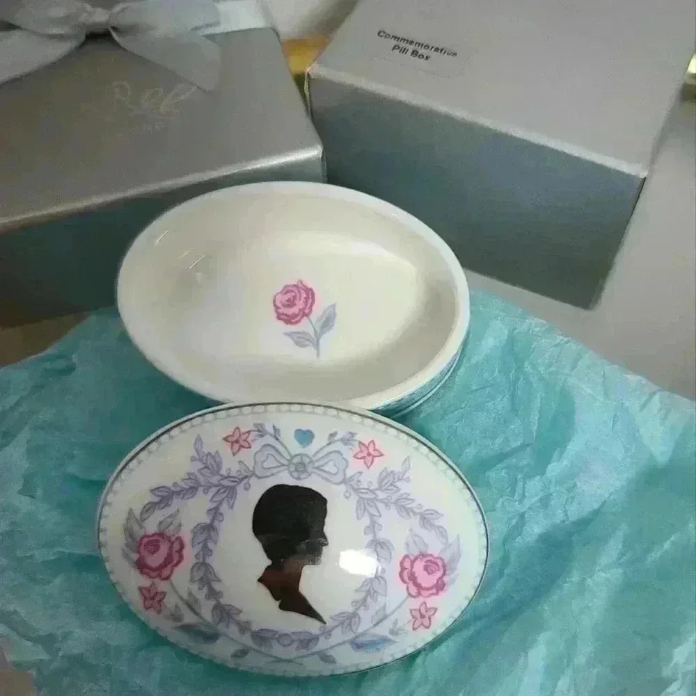 Althorp Fine Bone China Princess Diana Commemorative Trinket Box / Pill Box RARE
